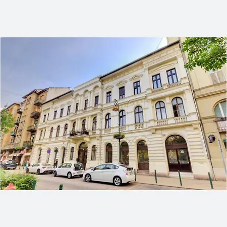 Downtown 5 Bedrooms 4 Bathrooms Raday Stretches Apartmán *